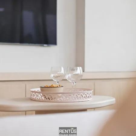 La Vie En - Beautifully Decorated *